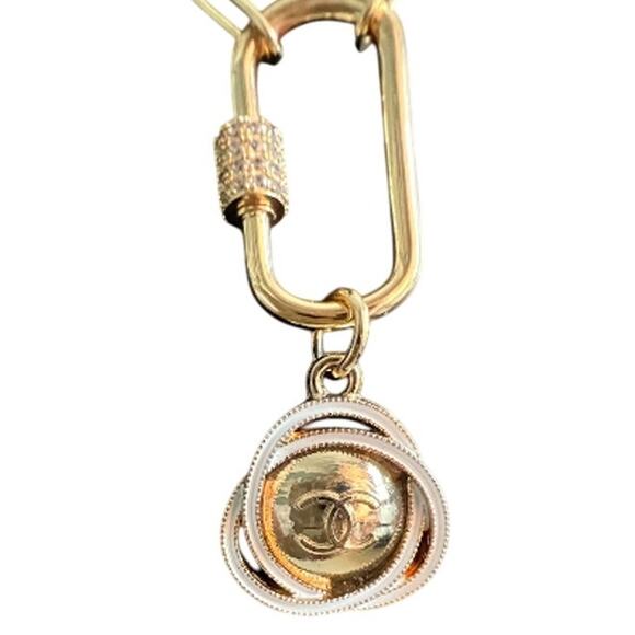 Chanel Gold Swirl Circle CC Pendant with Paper Clip Carabiner Necklace (CCXX035) - Picture 2 of 5